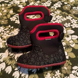 Toddler size 6 Bogs